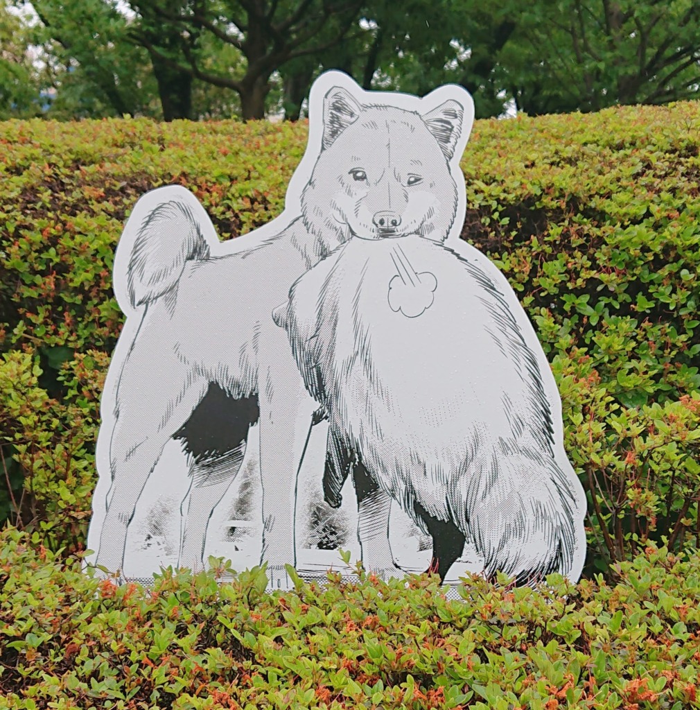 ゴールデンカムイ展アイヌ犬のイラストパネルの画像。